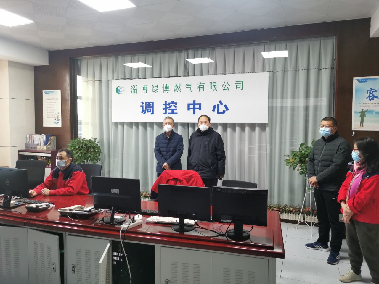 威廉体育官网网址汪德刚看望慰问春节期间值守一线干部职工(图1)