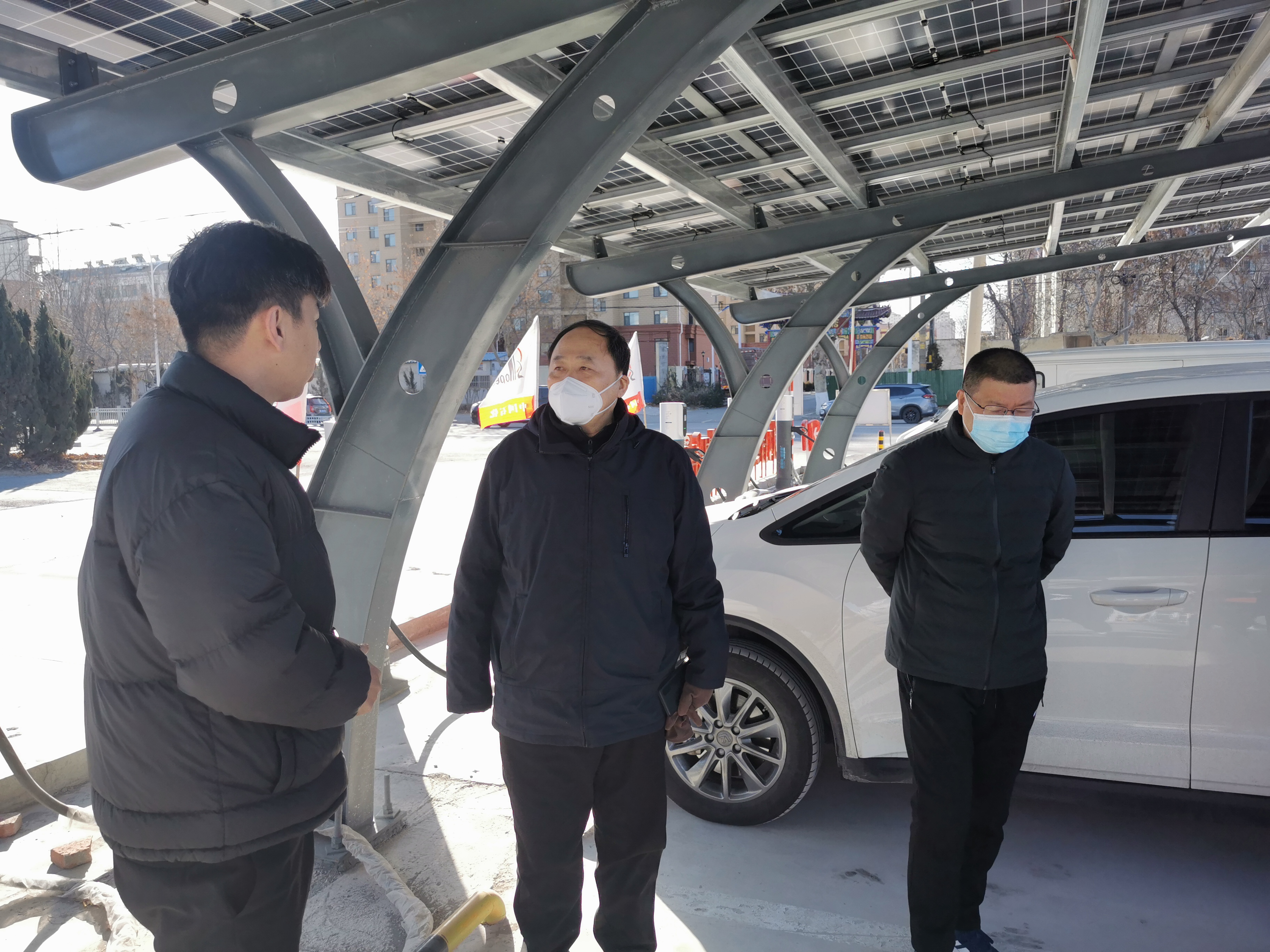 威廉体育官网网址汪德刚看望慰问春节期间值守一线干部职工(图3)