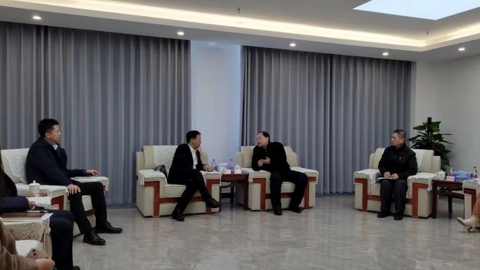 邮储银行山东省分行副行长张文一行到威廉体育官网网址进行合作洽谈(图1)